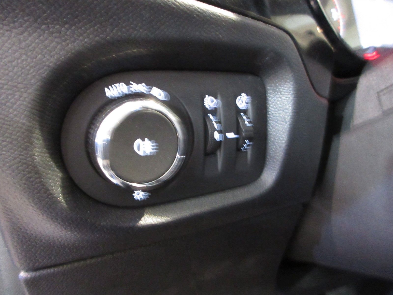 Fahrzeugabbildung Opel Corsa 1.2 T Elegance LED/NAVI/PDC/ALU/TEMPO