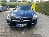 Mercedes-Benz SLK 200 BlueEFFICIENCY - - blaue Mercedes-Benz SLK 200