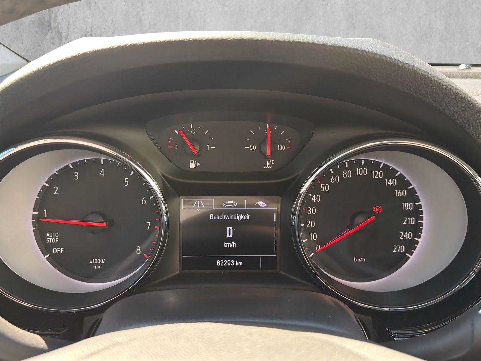 Fahrzeugabbildung Opel Astra BUSINESS PDC TEMPOMAT RFKAM WINTERREIFEN