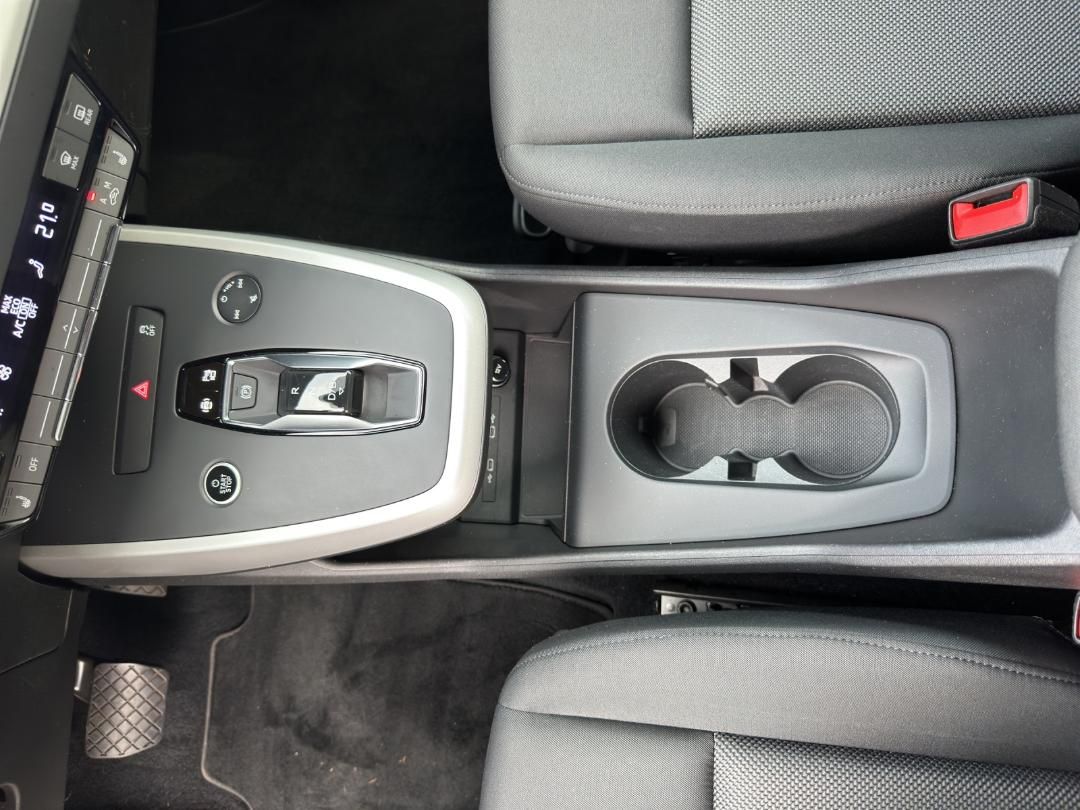 Fahrzeugabbildung Audi Q4 e-tron 40 e-tron, Standklima, Navi, Kamera, A