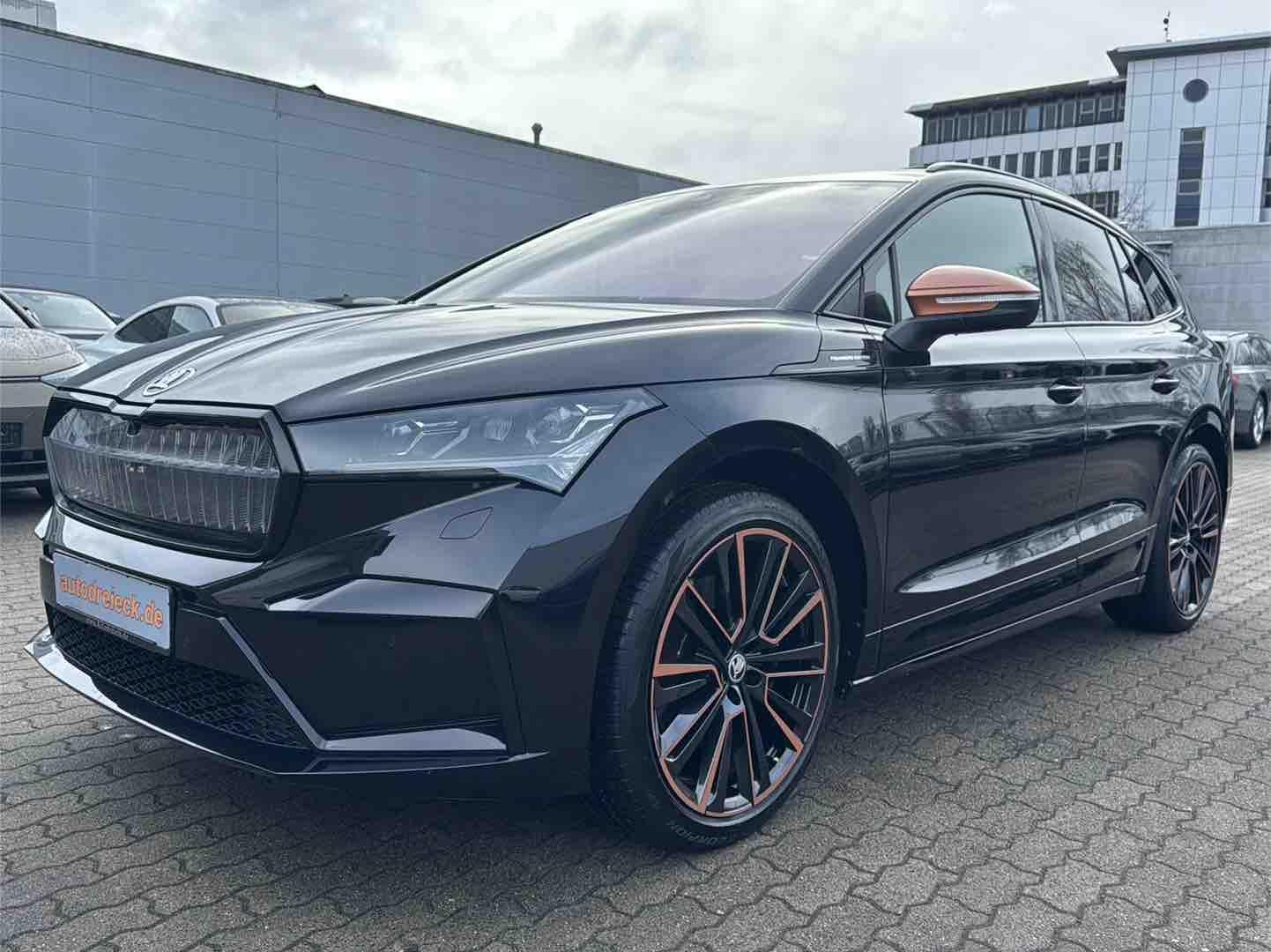 Skoda Enyaq 80 x Founders Edition Suite AHK PANO WP 21