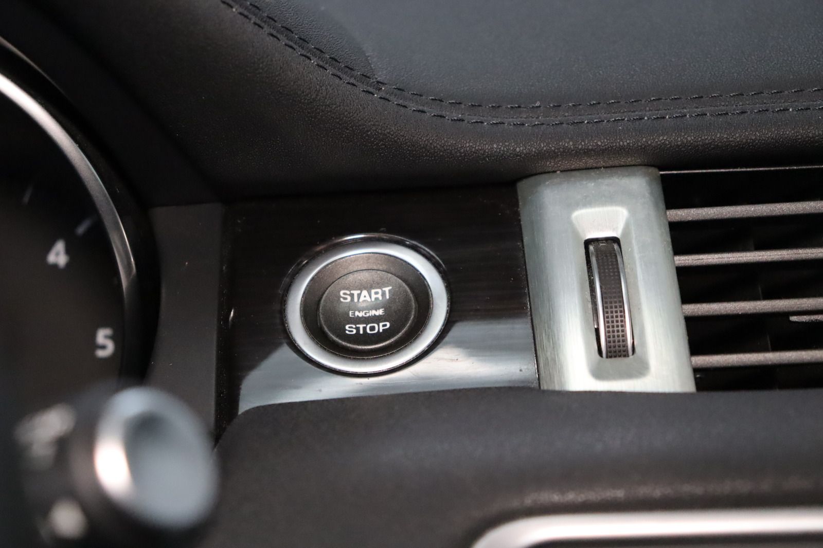 Fahrzeugabbildung Land Rover Range Rover Evoque 2.0 i4D HSE Dynamic