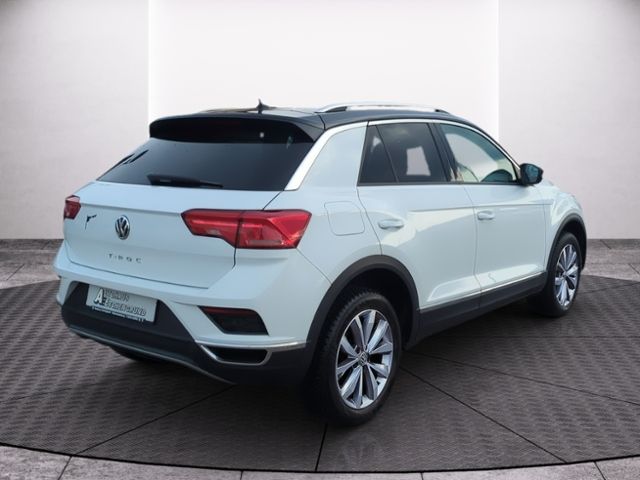 Fahrzeugabbildung Volkswagen T-Roc 1.5 l TSI DSG Style AHK ACC NAVI LED