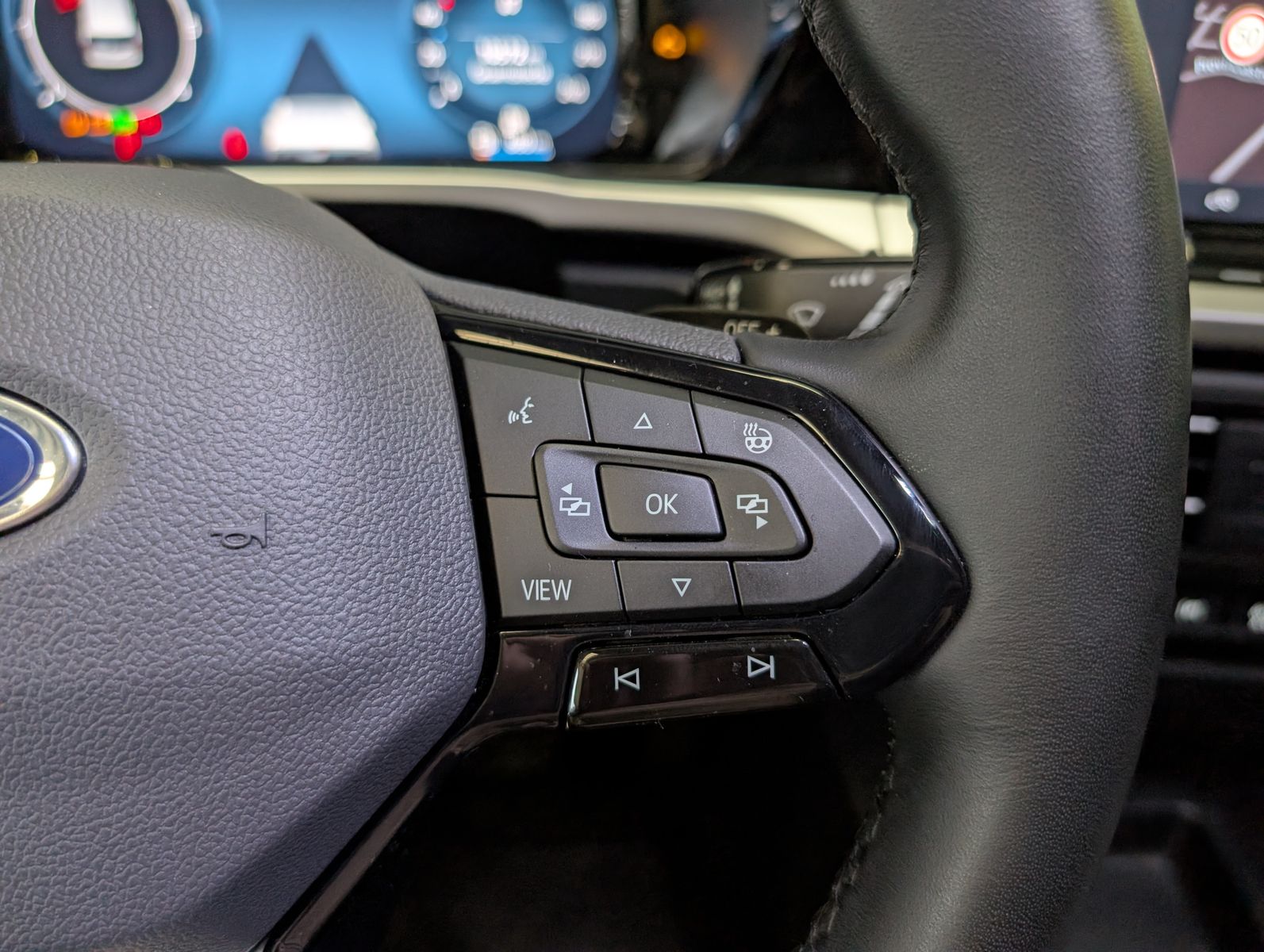 Fahrzeugabbildung Ford Tourneo Connect L2 Titanium 7-Sitze Bi-LED Cam A