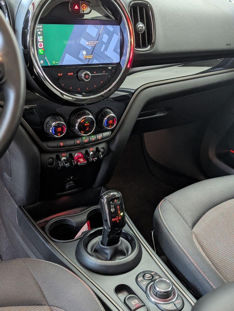 Fahrzeugabbildung MINI Cooper Countryman Untamed Edition LED TEMP PDC