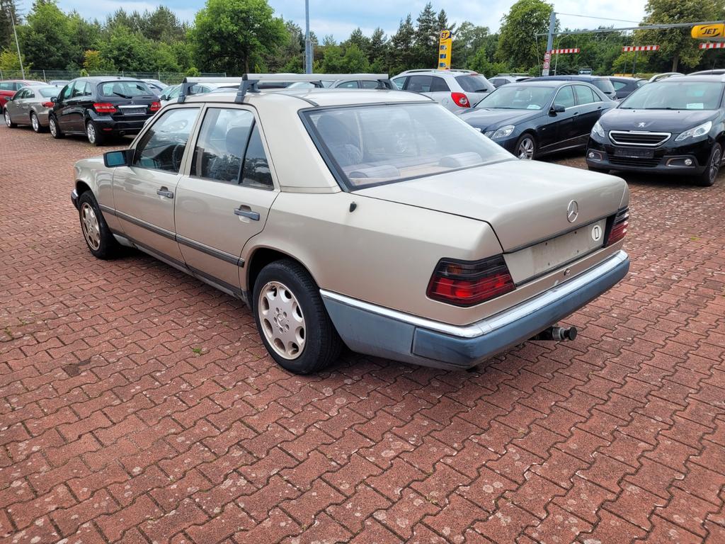 Mercedes-Benz E 200