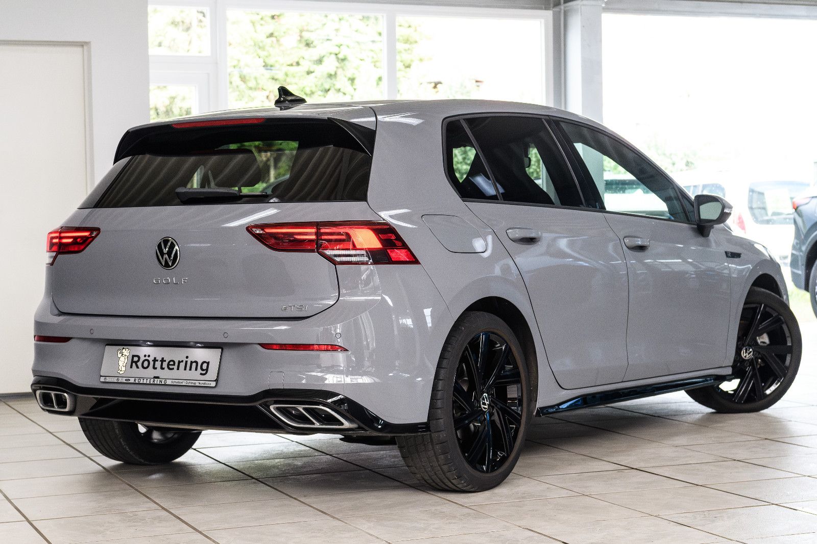 Fahrzeugabbildung Volkswagen Golf VIII R-Line 1.5 eTSI LED+KAMERA+APP+SHZ