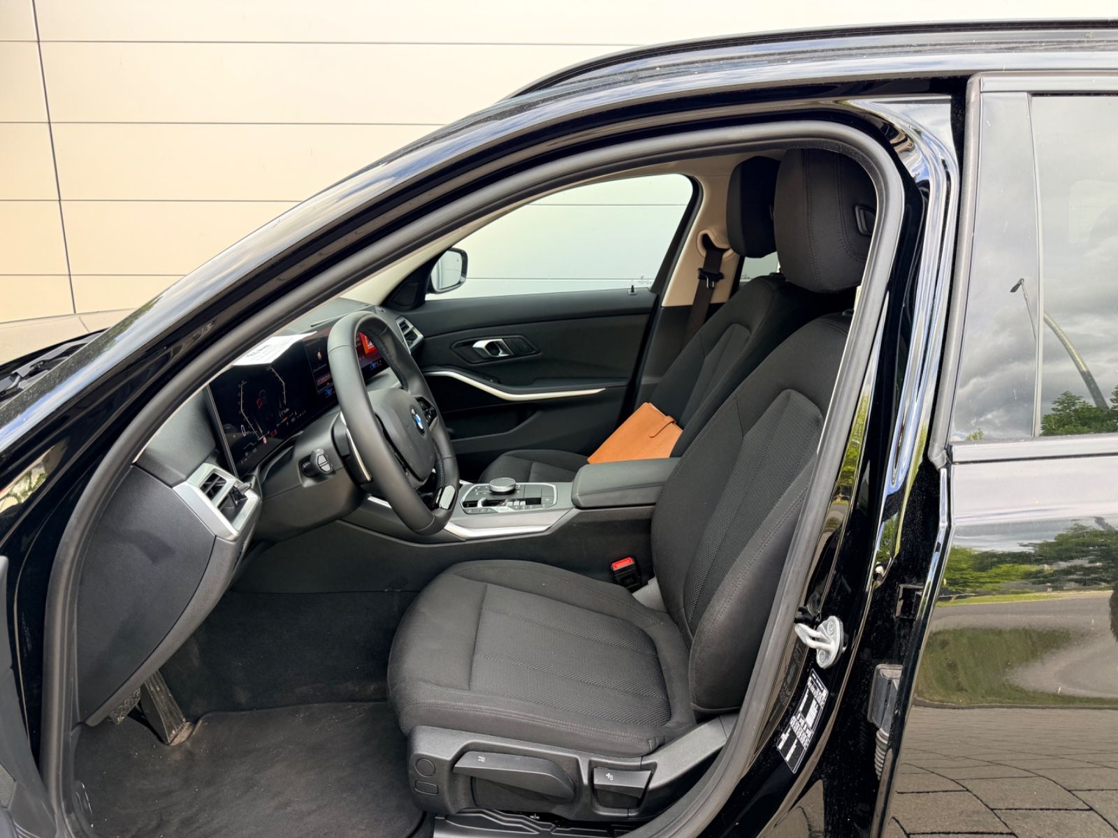 BMW 318i Touring Autom. Navi/LED/Live Cockpit Plus foto 21