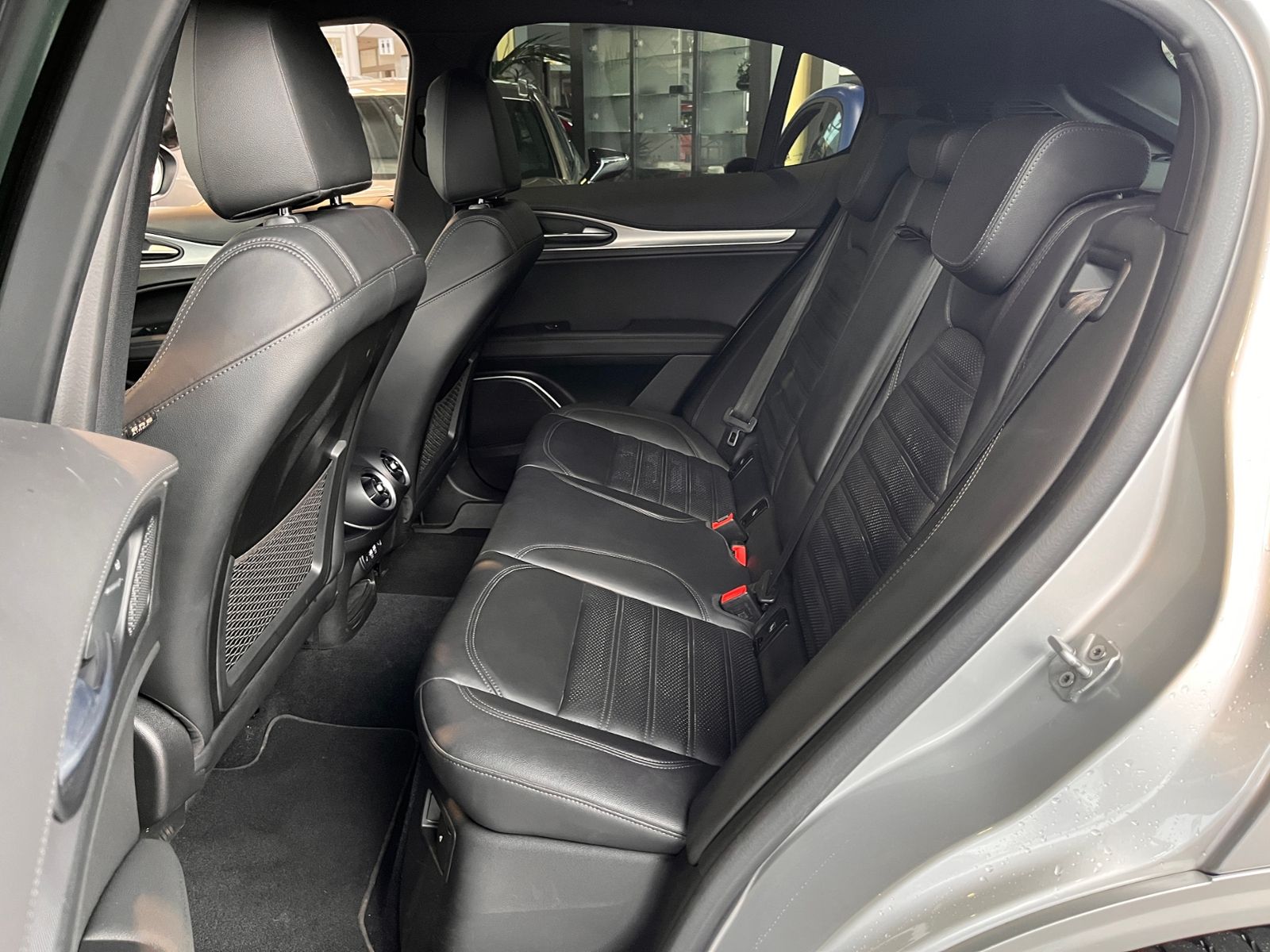 Fahrzeugabbildung Alfa Romeo Stelvio Veloce Q4 ACC NAVI LEDER AHK