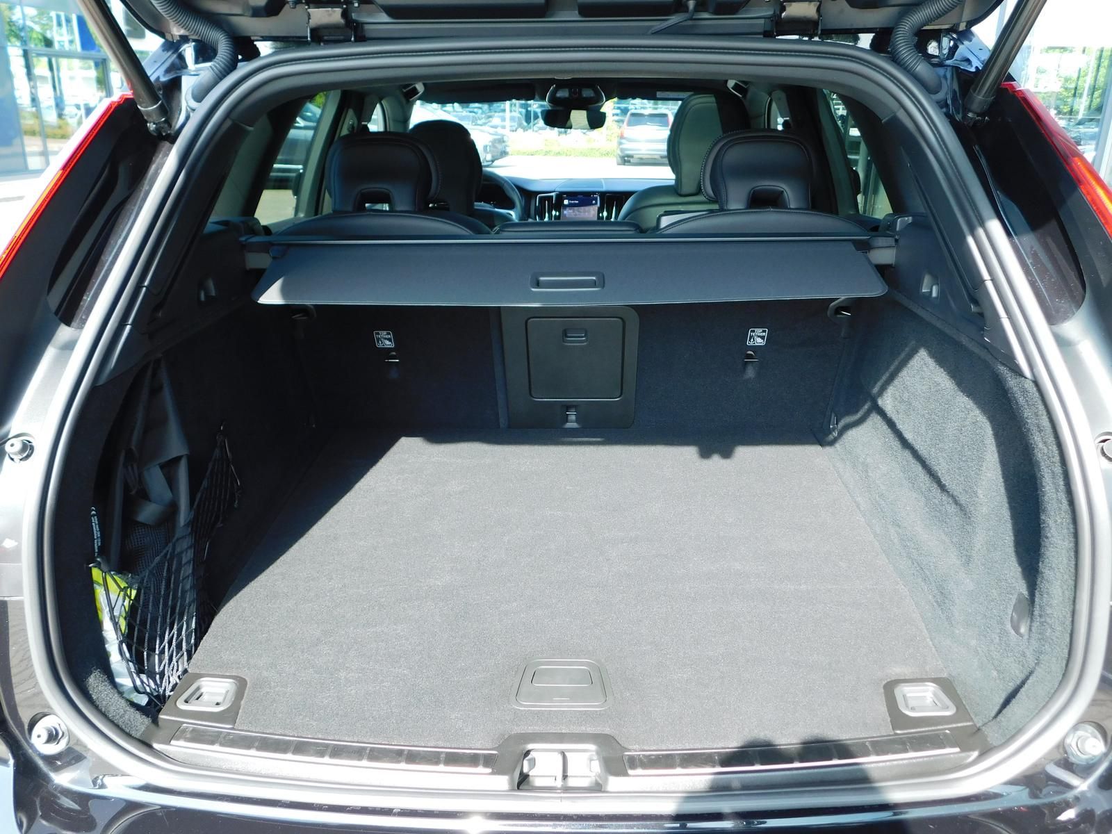 Fahrzeugabbildung Volvo XC6T8 Plus Black Edition Plug-In Hybrid AWD