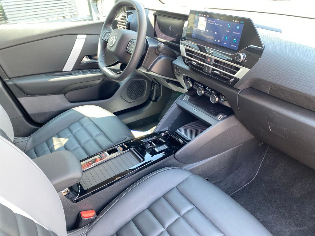 Fahrzeugabbildung Citroën e-C4 Elektro 156 MAX *Cam*Technopak*11 kW*Navi*