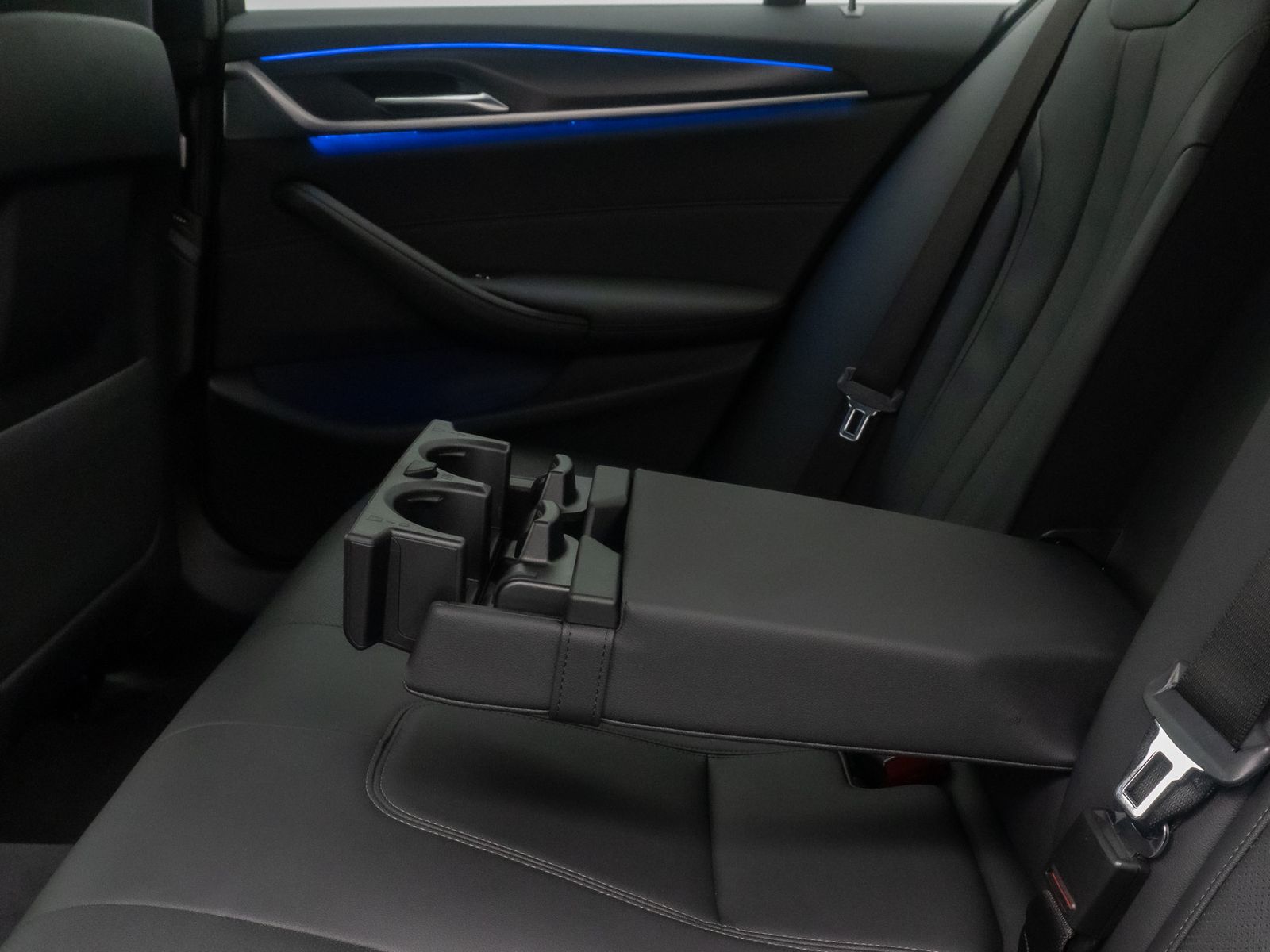 Fahrzeugabbildung BMW 530d xD M Sport Kamera DAB 4xKlima ACC Alarm 19"