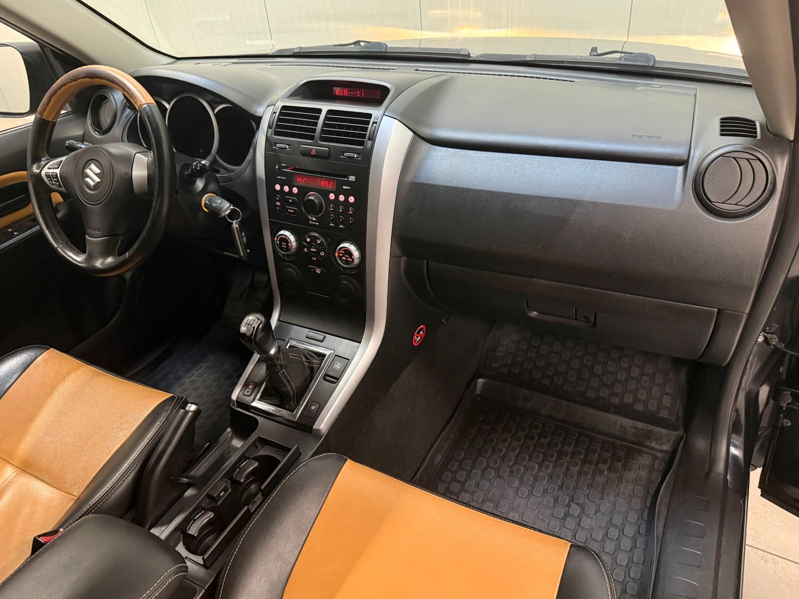 Suzuki Grand Vitara 1.6 VVT 106 ch 4x4 Club • Clim auto • Radar de recul • Sièges chauffants