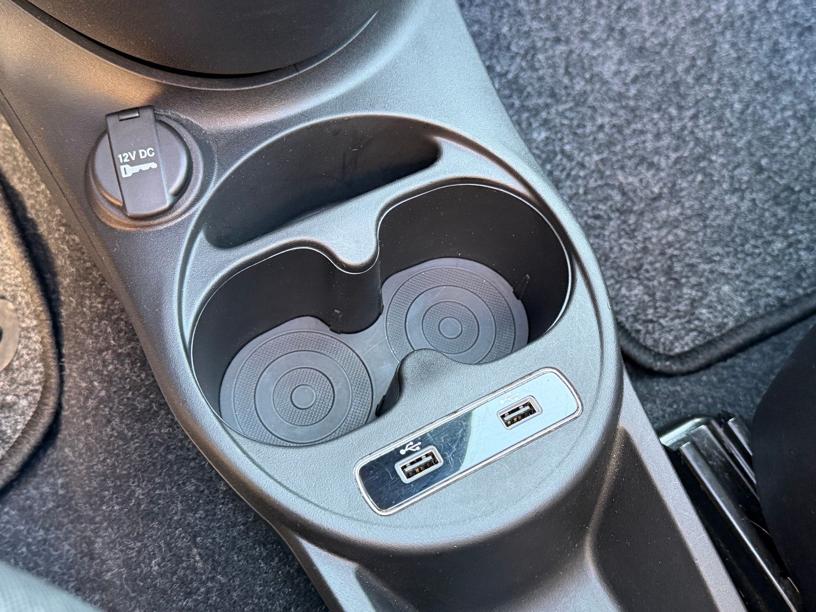 Fahrzeugabbildung Fiat 500C /KLIMA/BLUETOOTH/NAVI/PDC