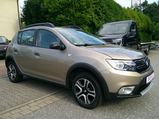 Dacia Sandero II Stepway Celebration 1 Hand