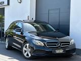 Mercedes-Benz E 220 d*AVANTGARDE*S-DACH*AHK*AMBI*NIGHT*KAMERA* - schwarze Mercedes-Benz E 220