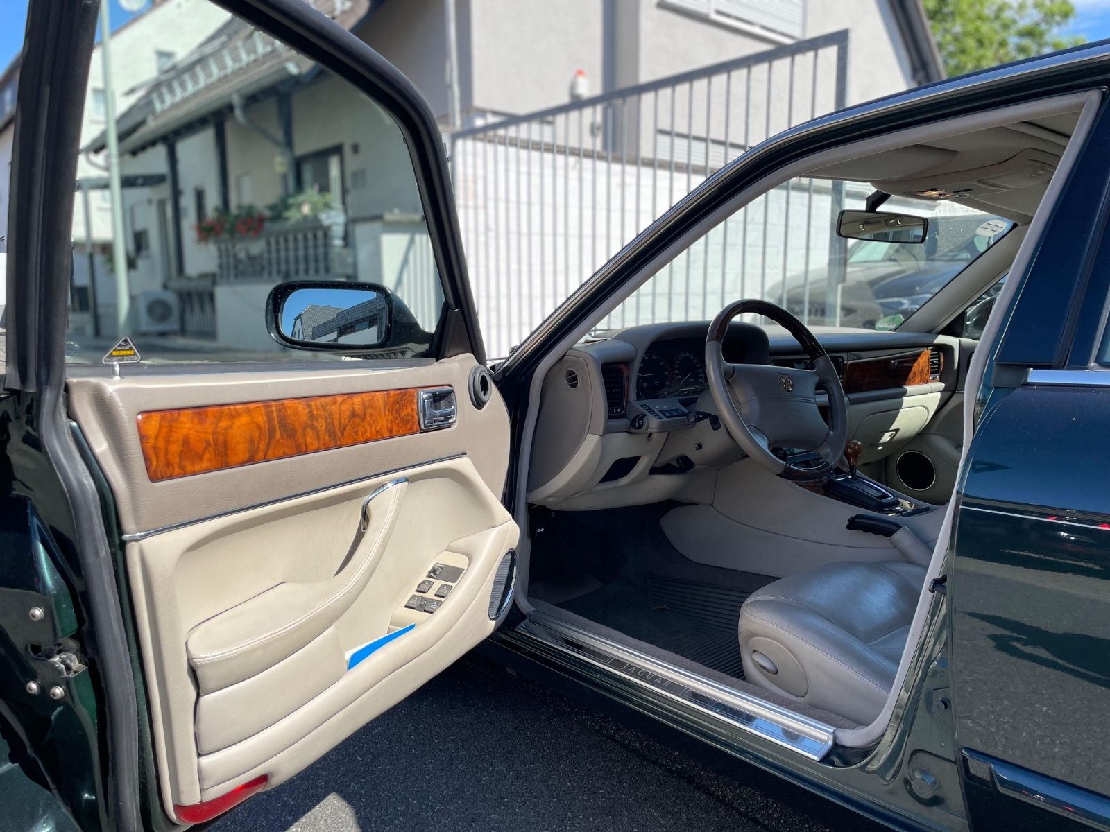 Fahrzeugabbildung Jaguar XJ6 Executive 3.2 |Klima|Sitzheizung|Schiebedach