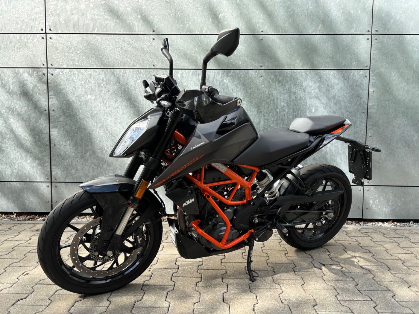 Fahrzeugabbildung KTM 390 Duke mit Tieferlegung 45 mm