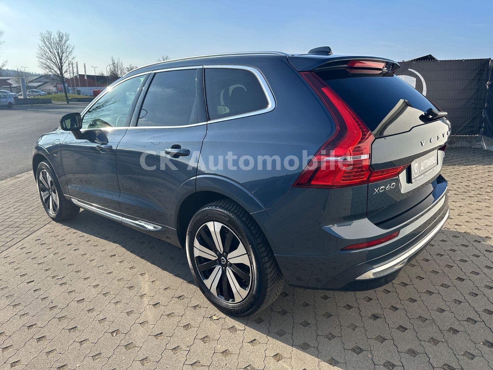 Fahrzeugabbildung Volvo XC60 T6 Plus Bright Recharge AWD/Navi/Pano/AHK
