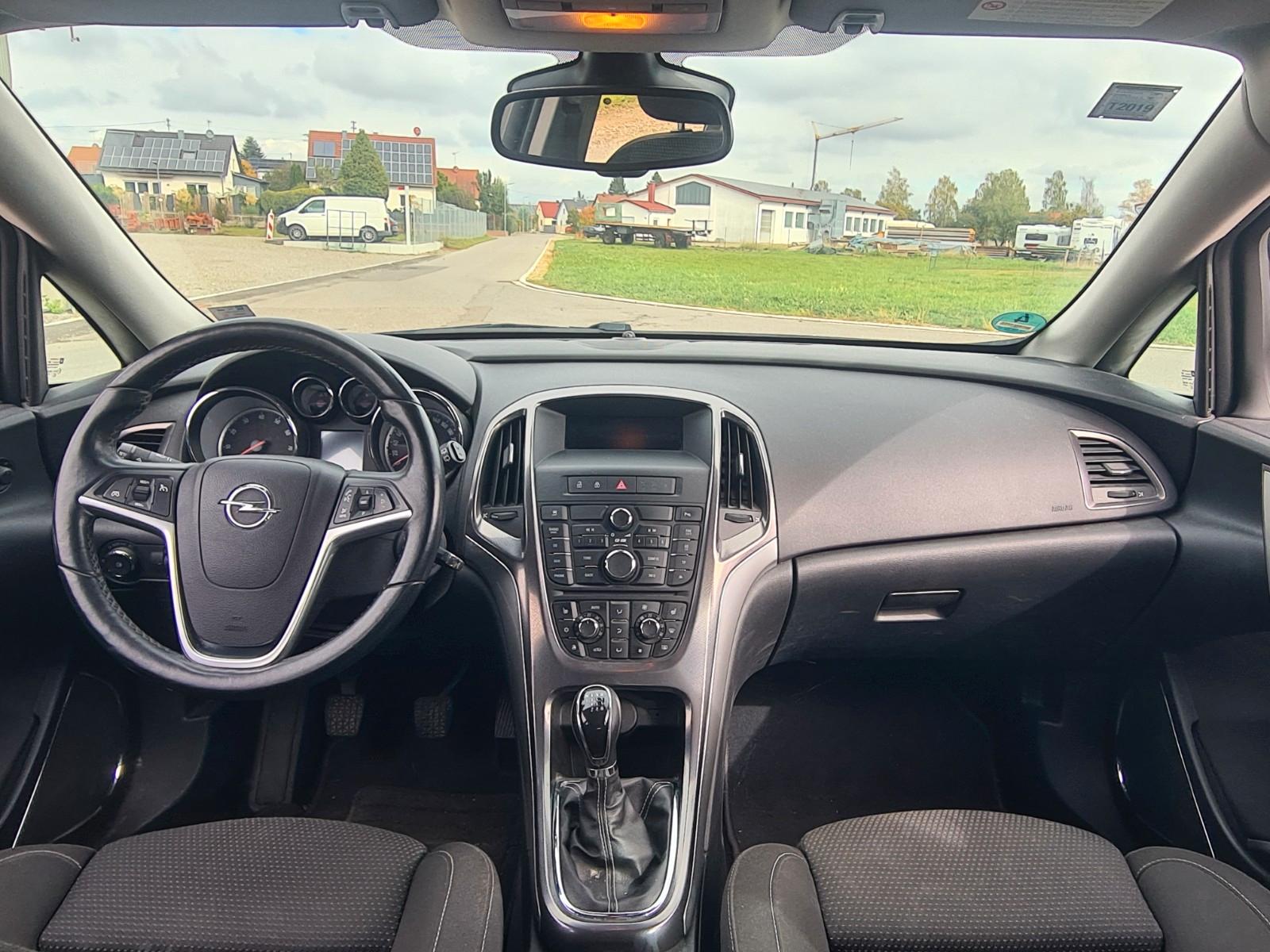 Opel Astra 2011 — photo 20