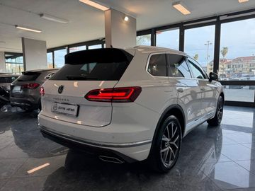 Volkswagen Touareg - 4