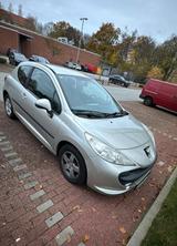 Peugeot Autos/ Peugeot 207 - Peugeot 207 in Lübeck