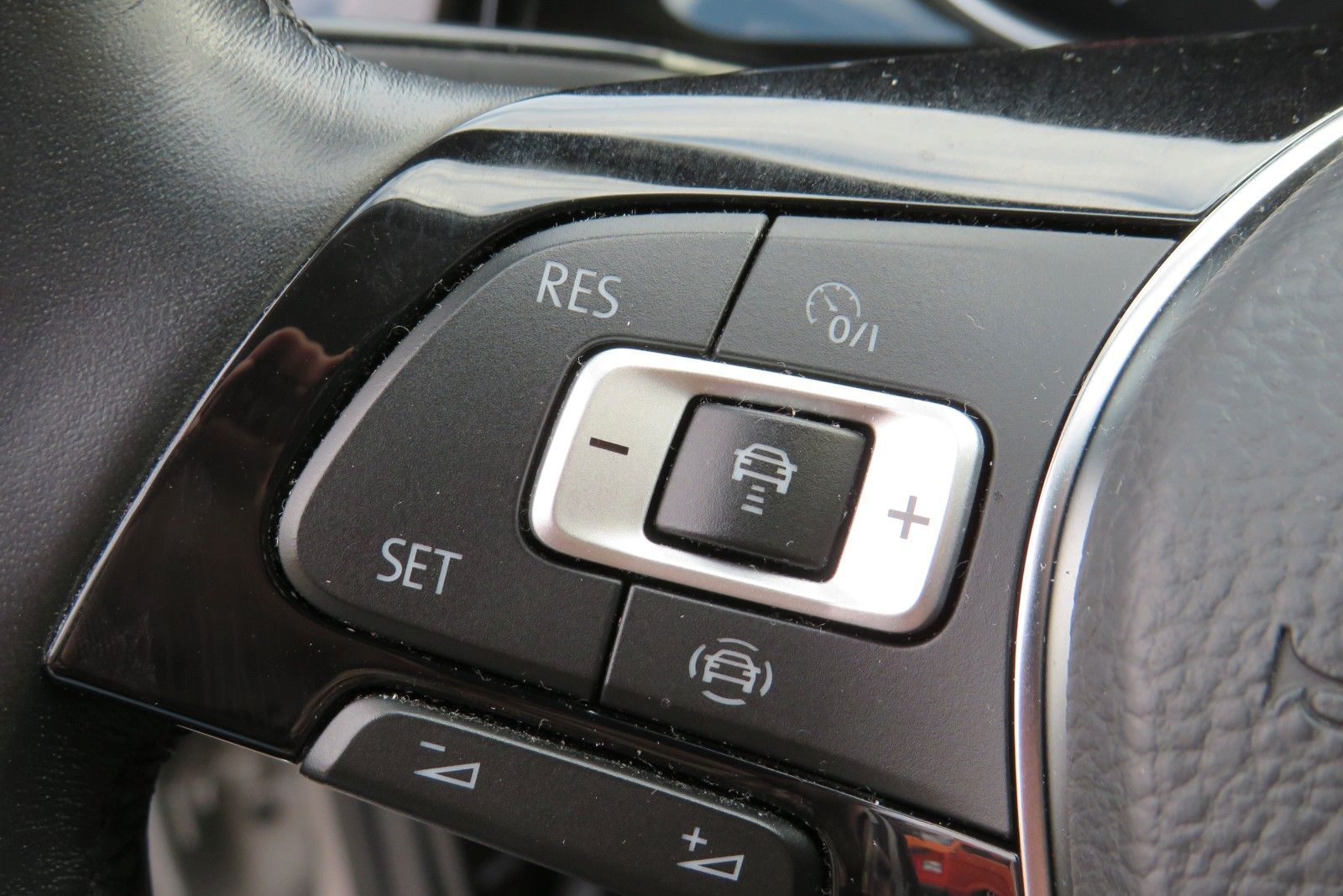 Fahrzeugabbildung Volkswagen Golf TDI IQ.DRIVE ACC NAVI AHK LED SPORTPAKET