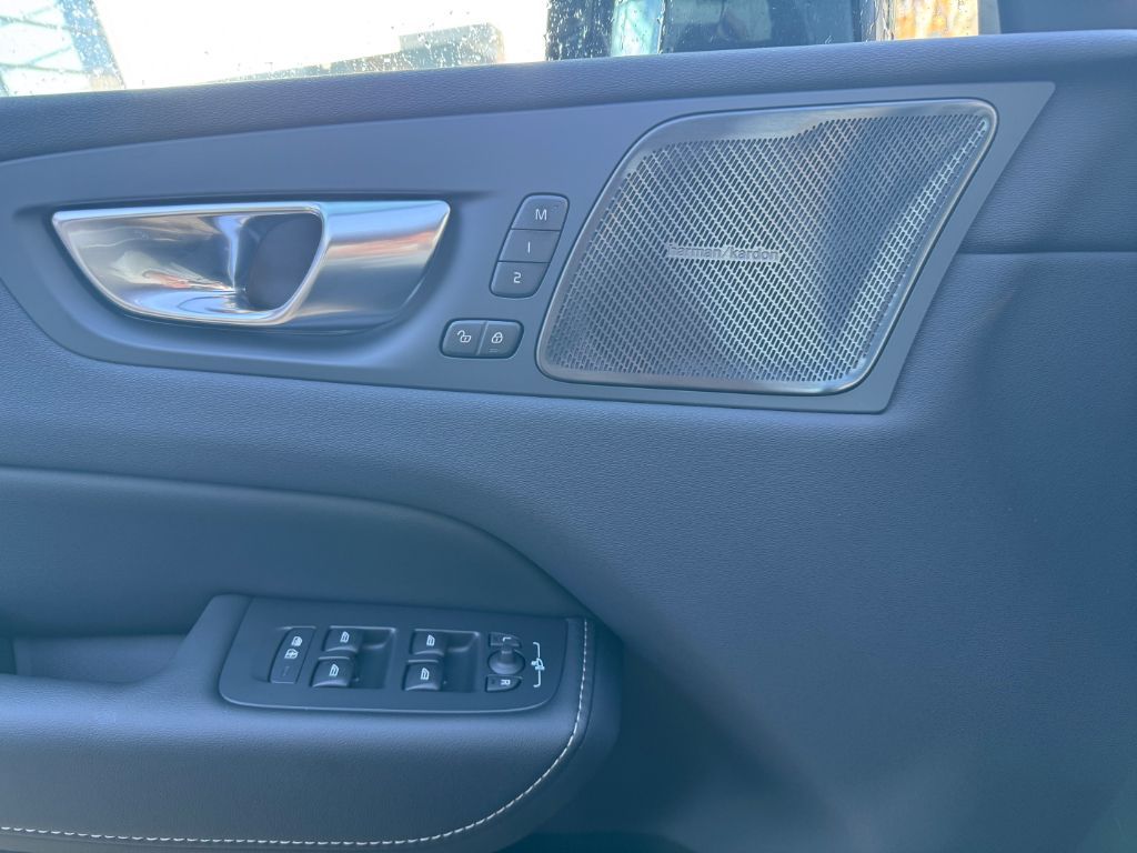 Fahrzeugabbildung Volvo XC60 T6 AWD Plus Dark+AHZV+21Zoll+SOFORT