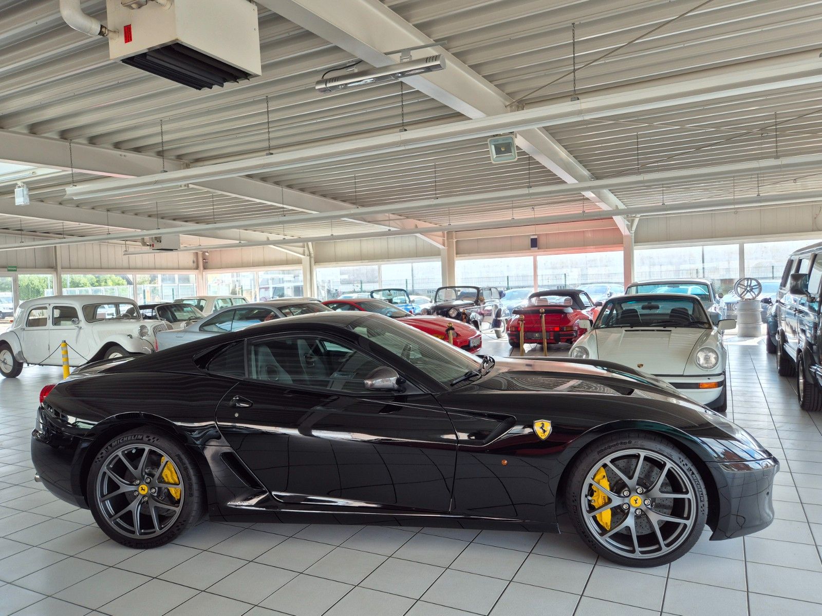 Fahrzeugabbildung Ferrari 599 GTB/Carbon Pack 2/GTO Räder/Ferrari SH/1A