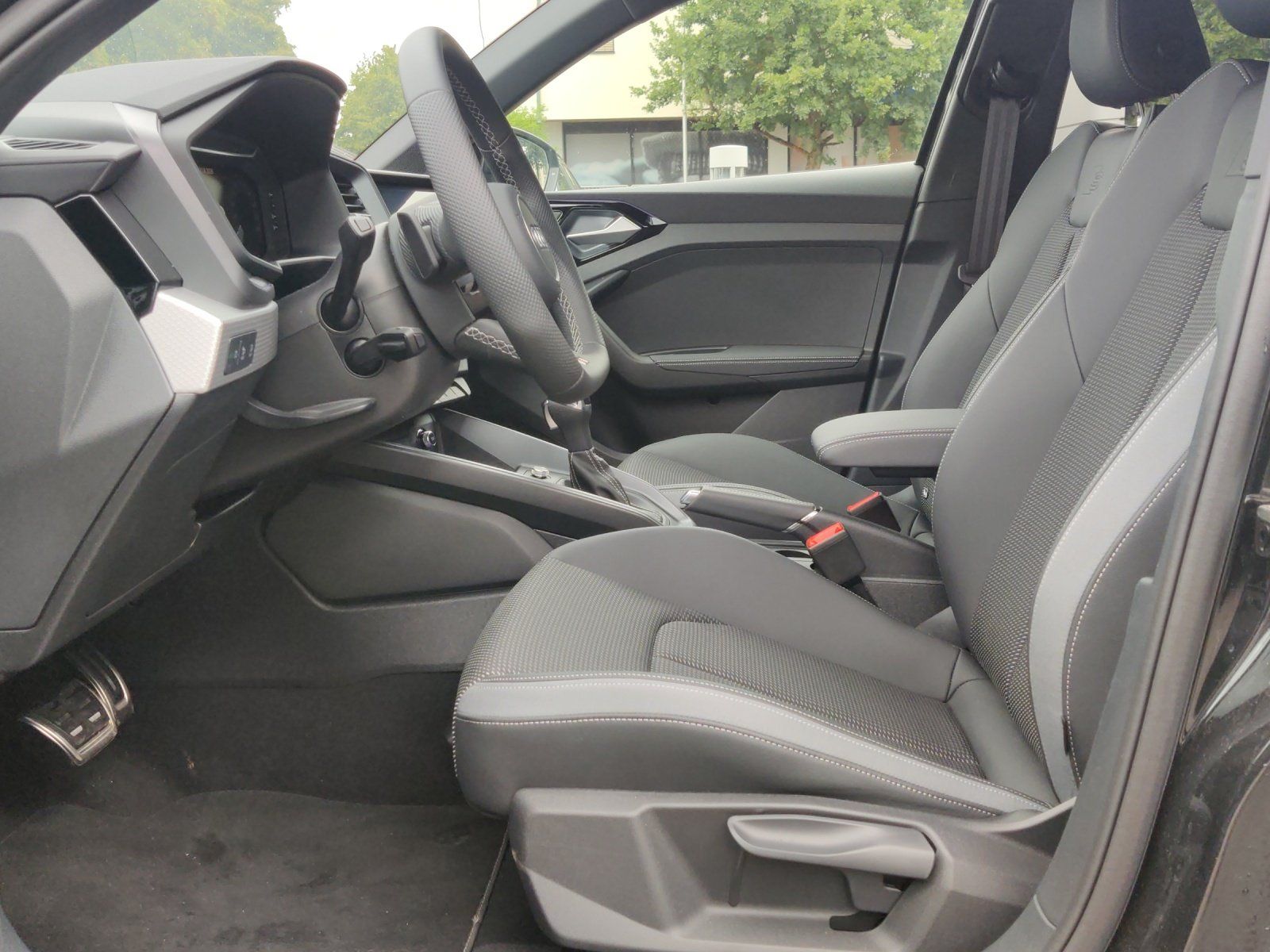 Fahrzeugabbildung Audi A1 allstreet 35 TFSI Kamera,LED,Navi,PDC,SHZ,LM