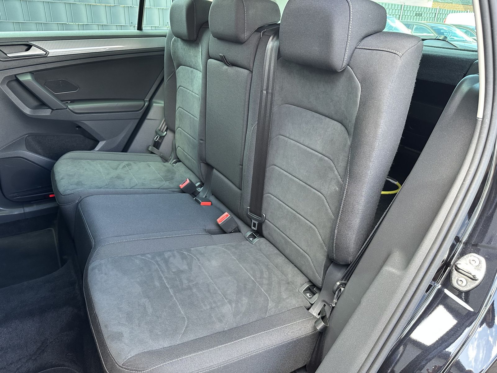 Fahrzeugabbildung Volkswagen Tiguan 1.4 TSI DSG Life eHybrid NAV+LED+AHK+18ZO