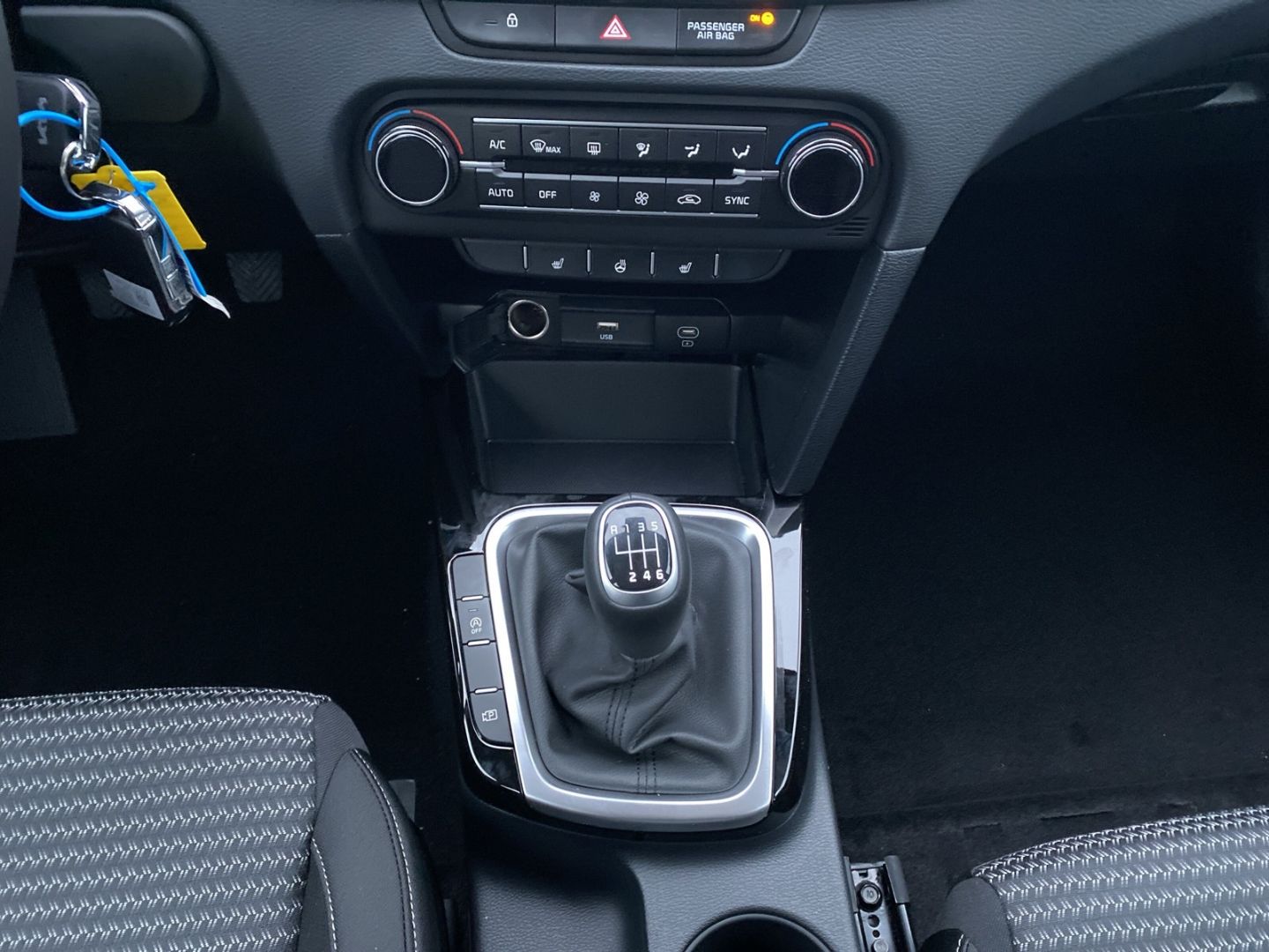 Fahrzeugabbildung Kia Ceed VISION 1.5 T-GDI *KOMFORT-PLUS-PAKET*NAVIGA