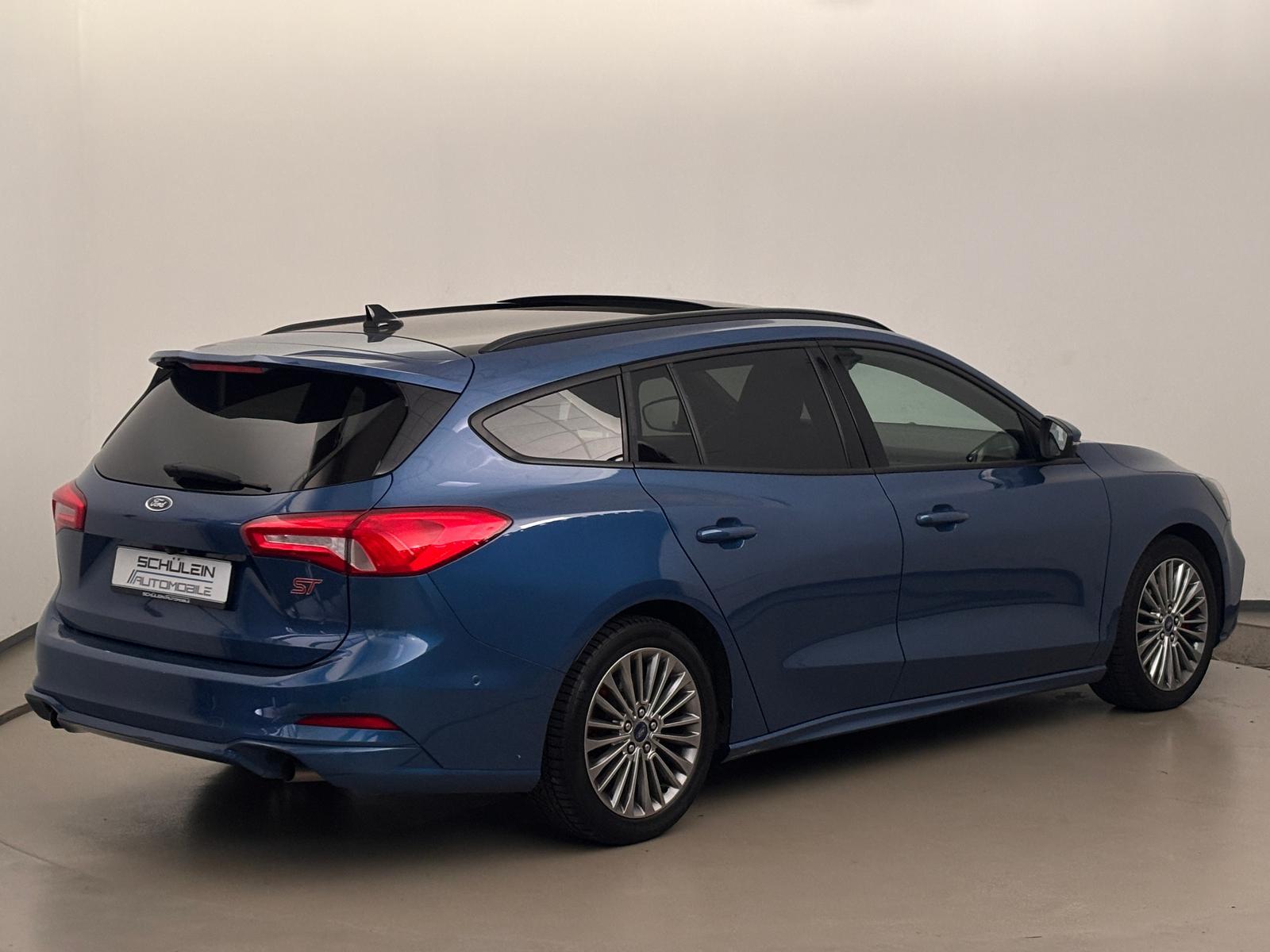 Ford Focus ST*Pano-Dach*Navi*LED*PDC*1.Hand*