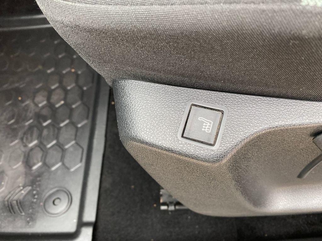 Fahrzeugabbildung Citroën Berlingo XL Benzin 110 FEEL *7-Sitzer*AZV*SHZ*