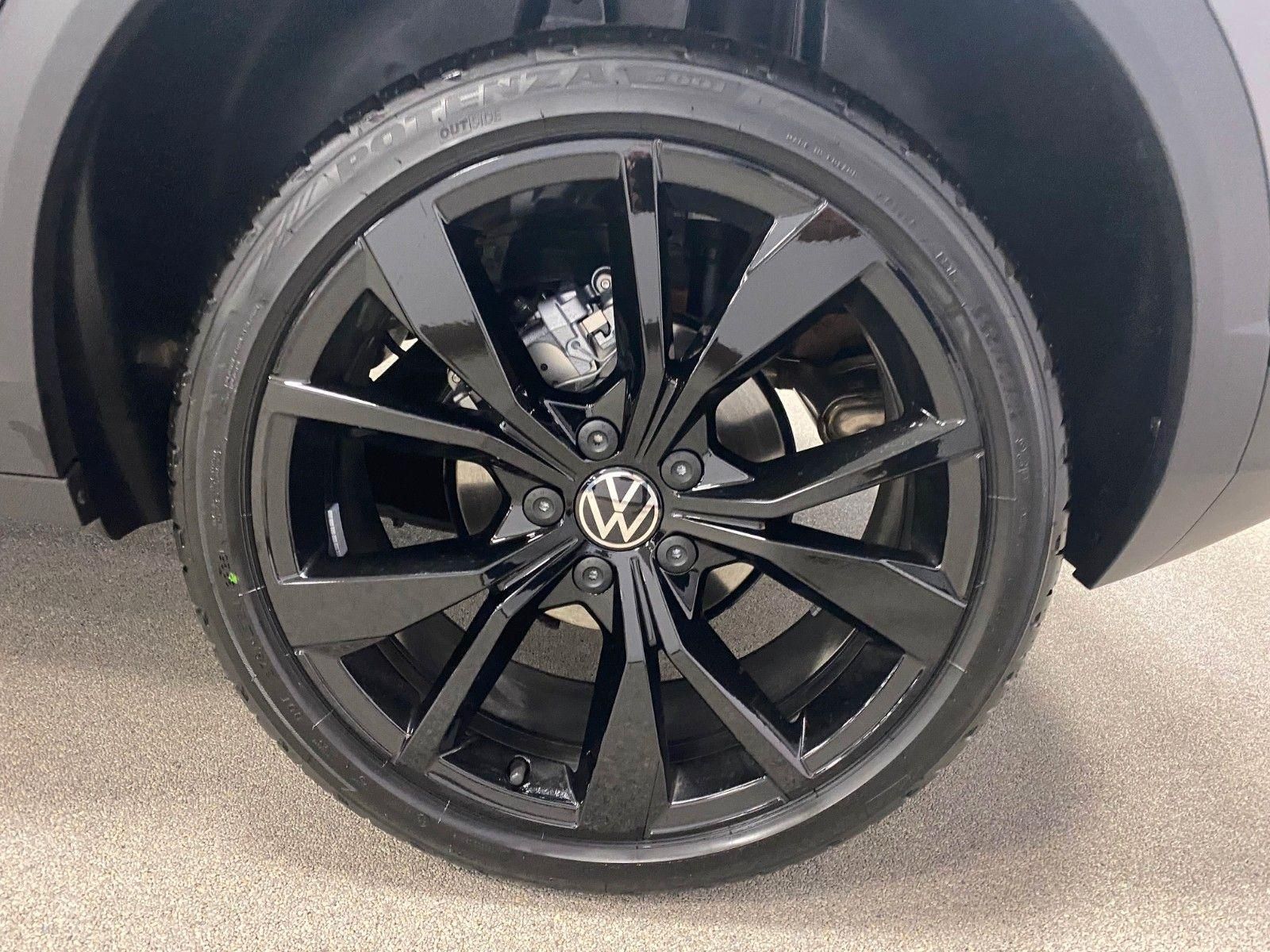 Fahrzeugabbildung Volkswagen T-Roc 1.5 TSI DSG Style+NAVI+IQ-MATRIX+Black Sty