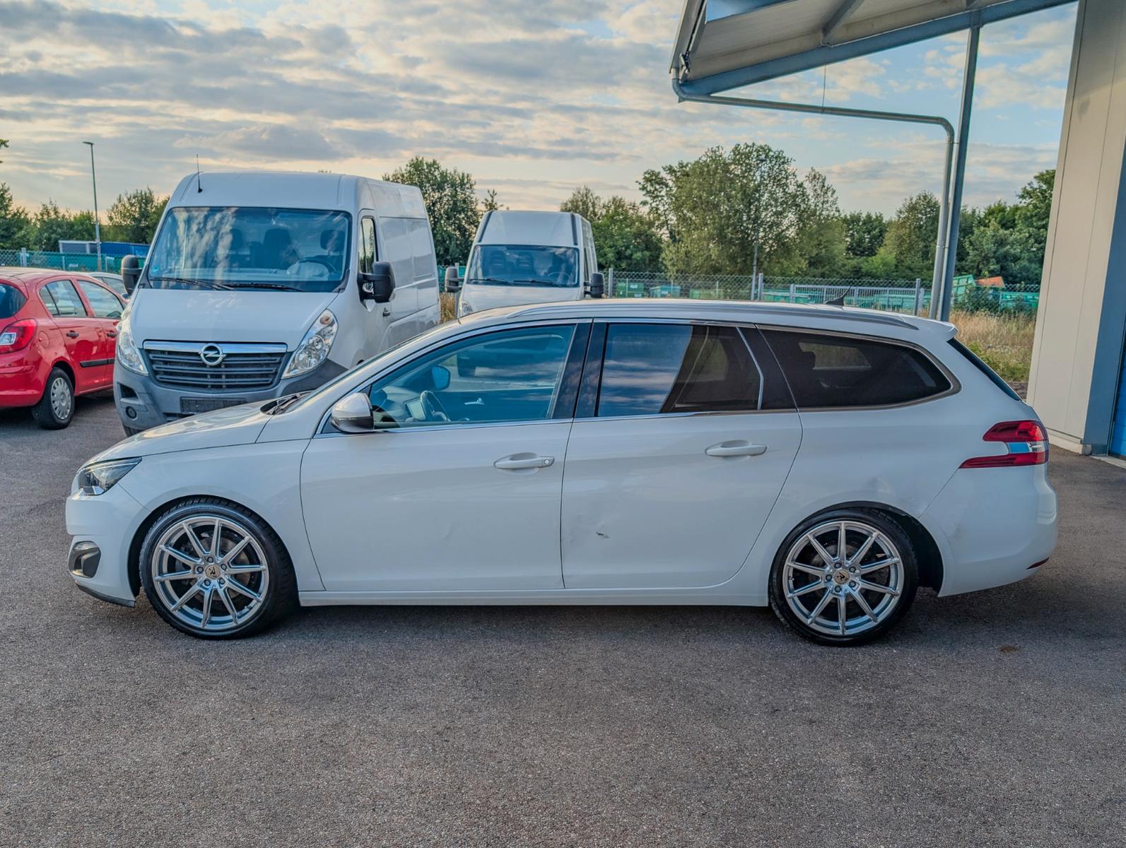Peugeot 308 2014 — photo 8