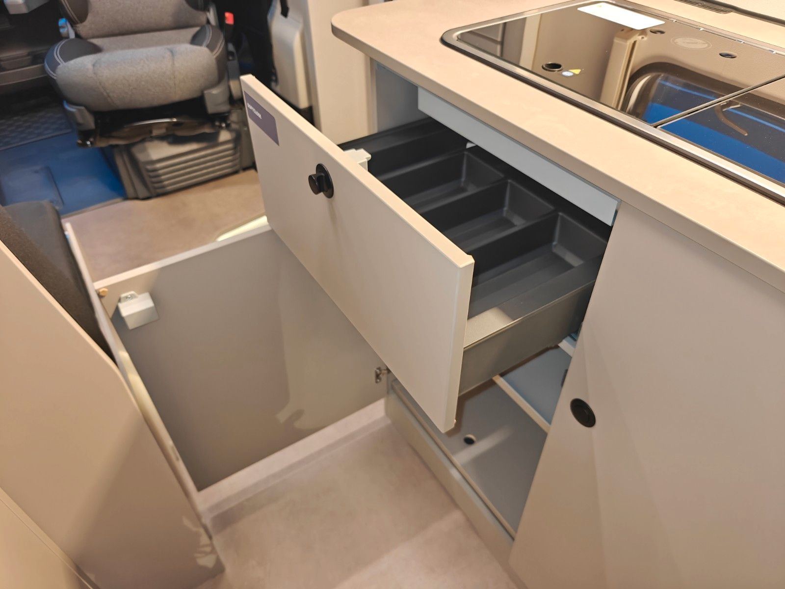 Fahrzeugabbildung LMC Tracer V 670 - Tracer Van Paket, 140PS, MJ2026 -