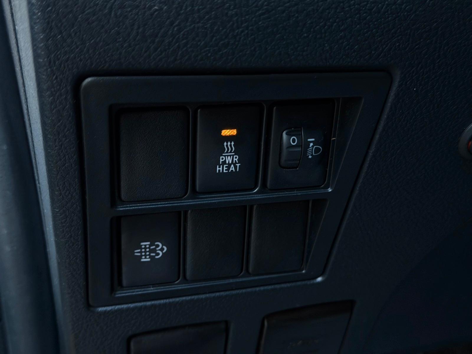Toyota Hilux Double Cabine 2.4D 150ch - TVA récupérable - 1 ère main - Carnet entretien