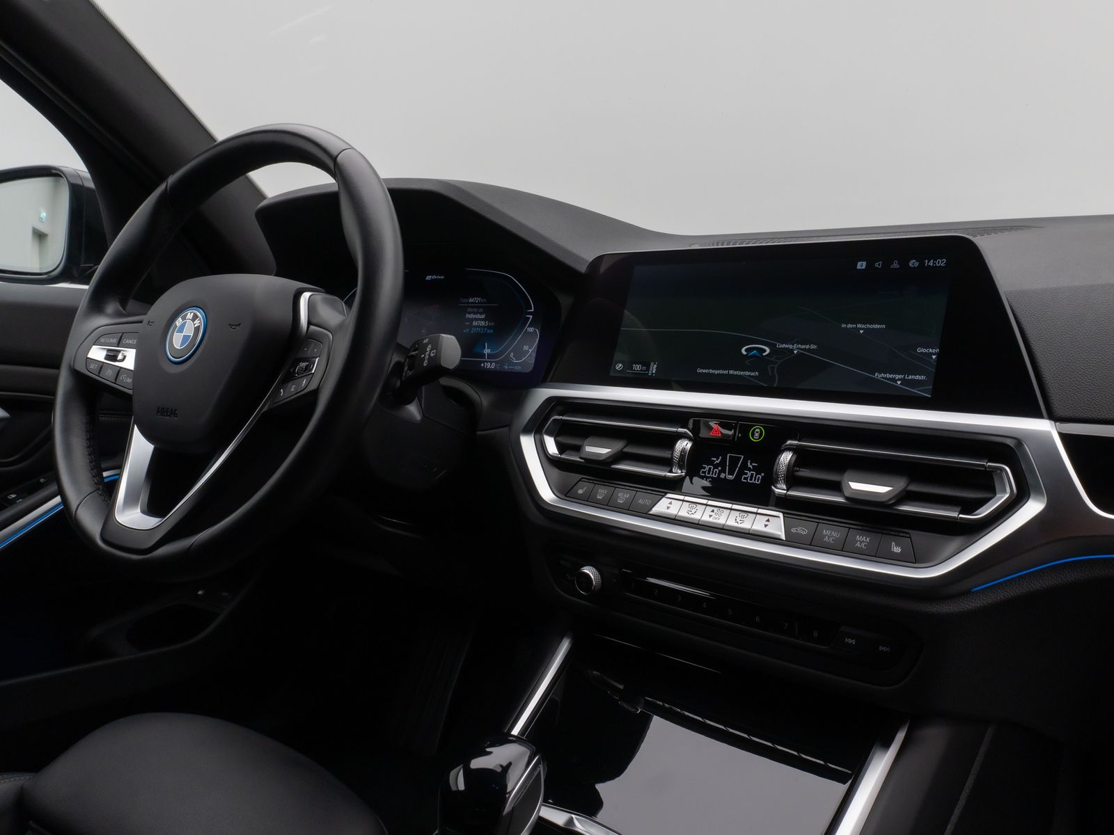 Fahrzeugabbildung BMW 330e xD SportLine Laser HUD DAB HiFi Komfort PDC