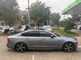 Volvo S90 B5 D AWD Geartronic R-Design R-Design - Volvo S90: Von Privat