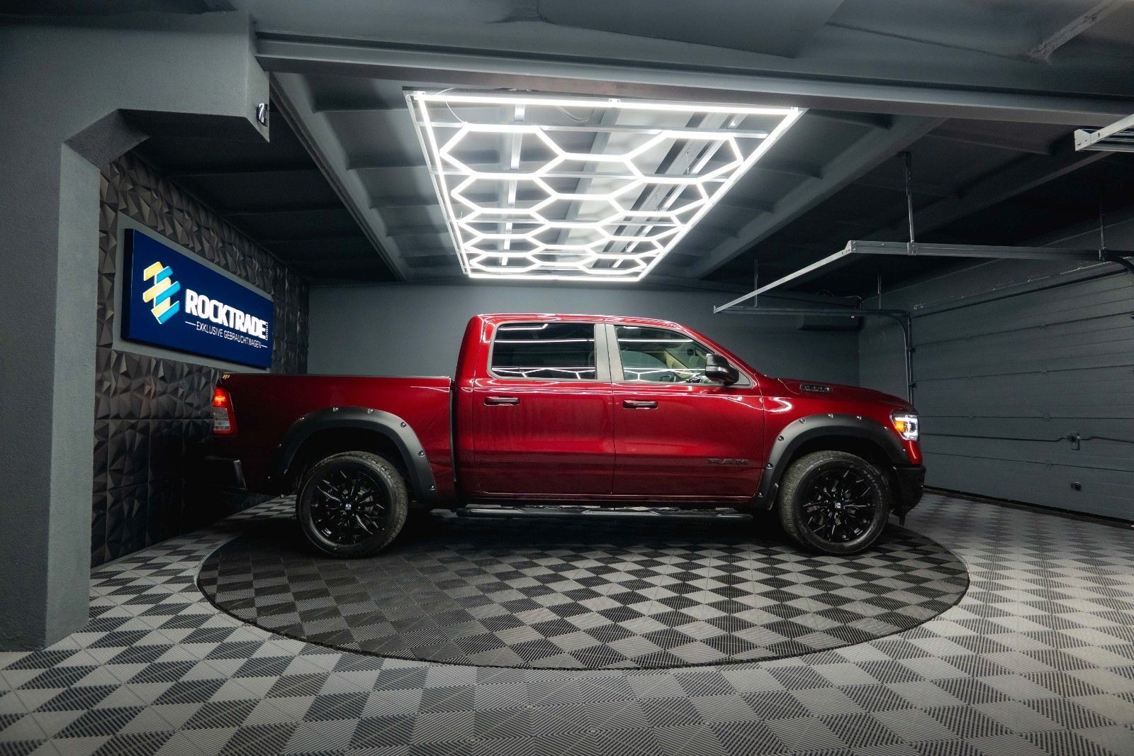 Fahrzeugabbildung Dodge RAM 5.7 V8 HEMI 4x4 OFFROAD Night-Paket *LED*19%