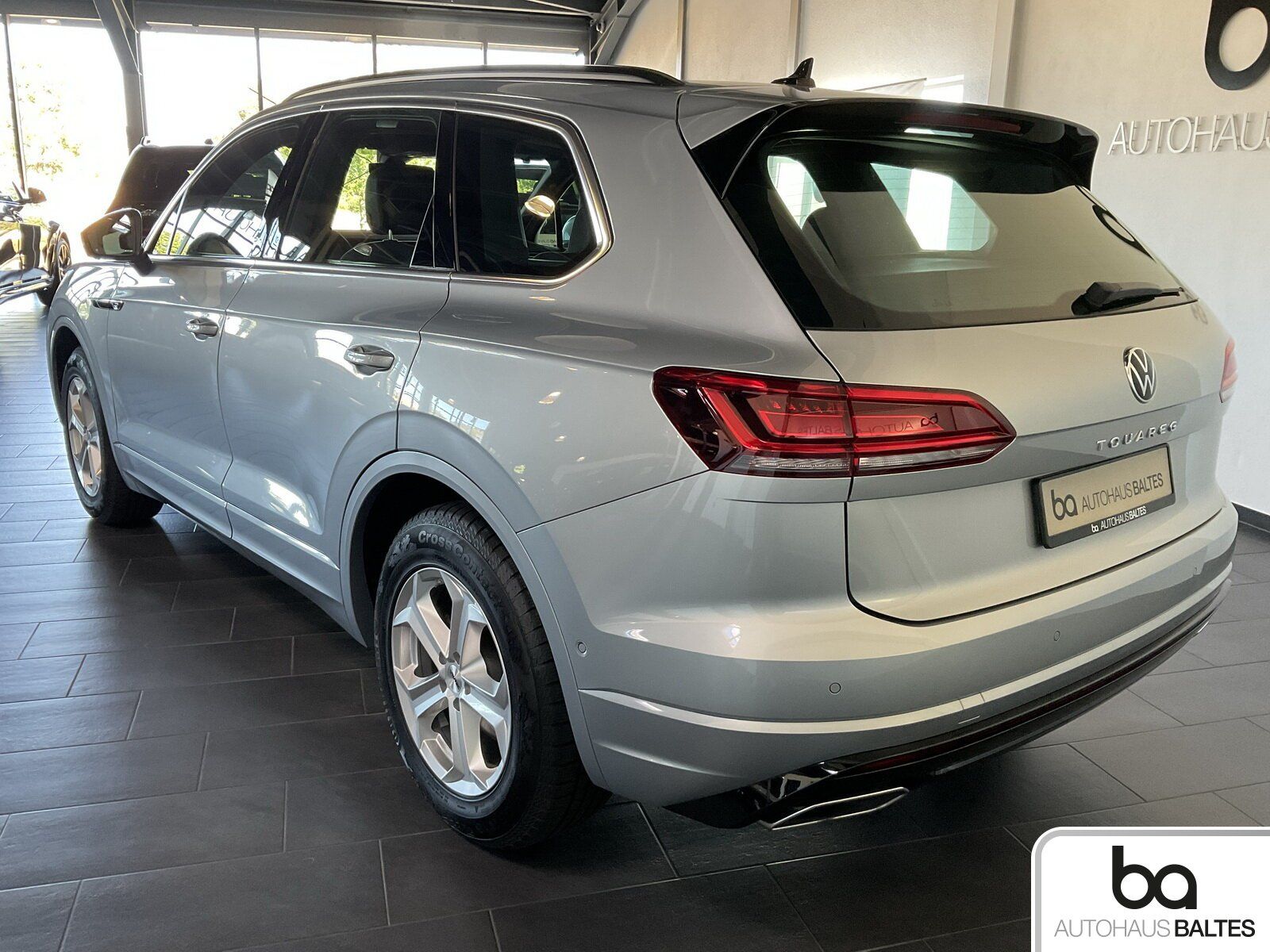 Volkswagen Touareg 3.0 V6 TDI R-Line 4Motion 360° ACC Pano foto 4