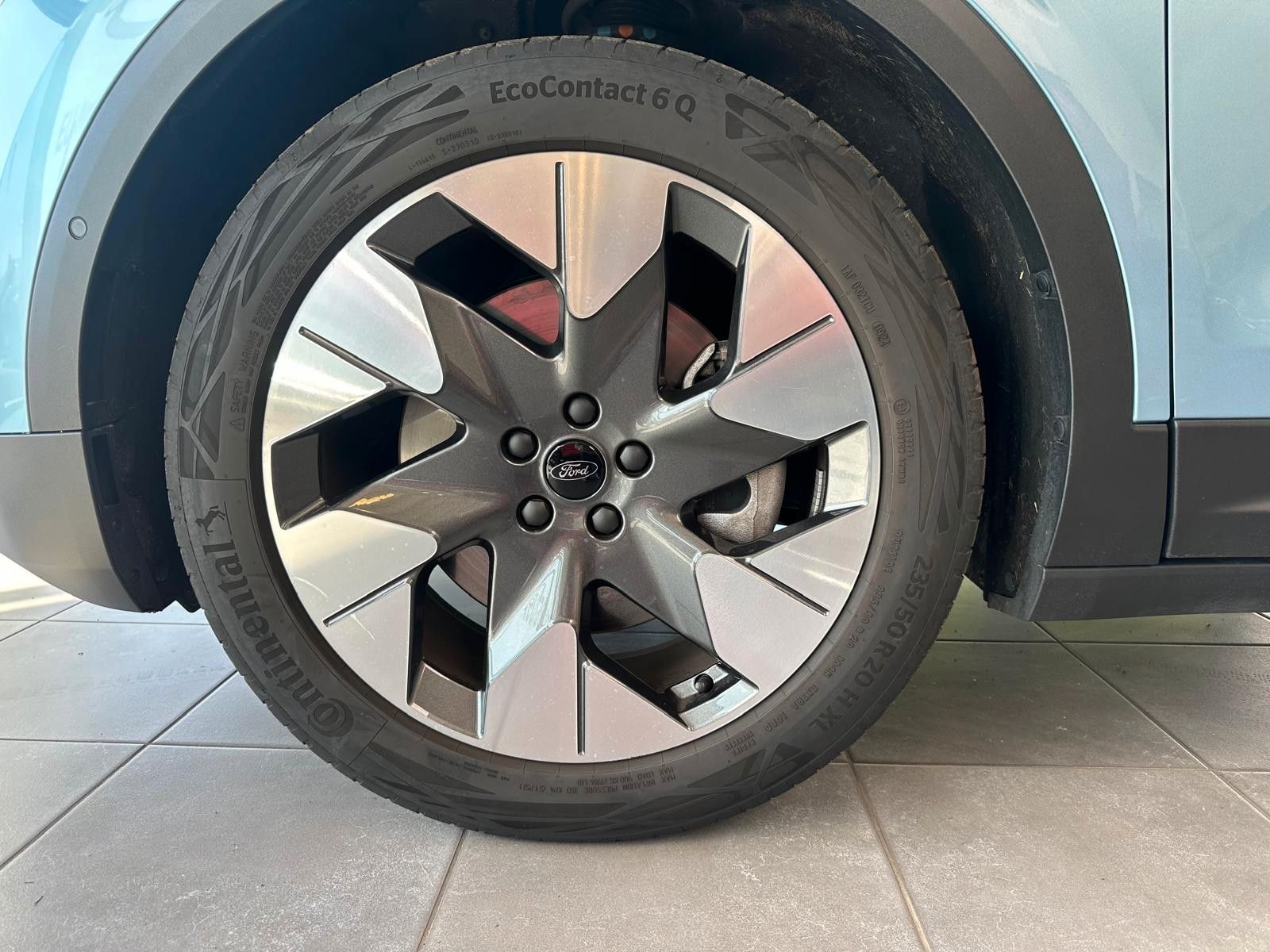 Fahrzeugabbildung Ford Explorer Premium RWD range extender