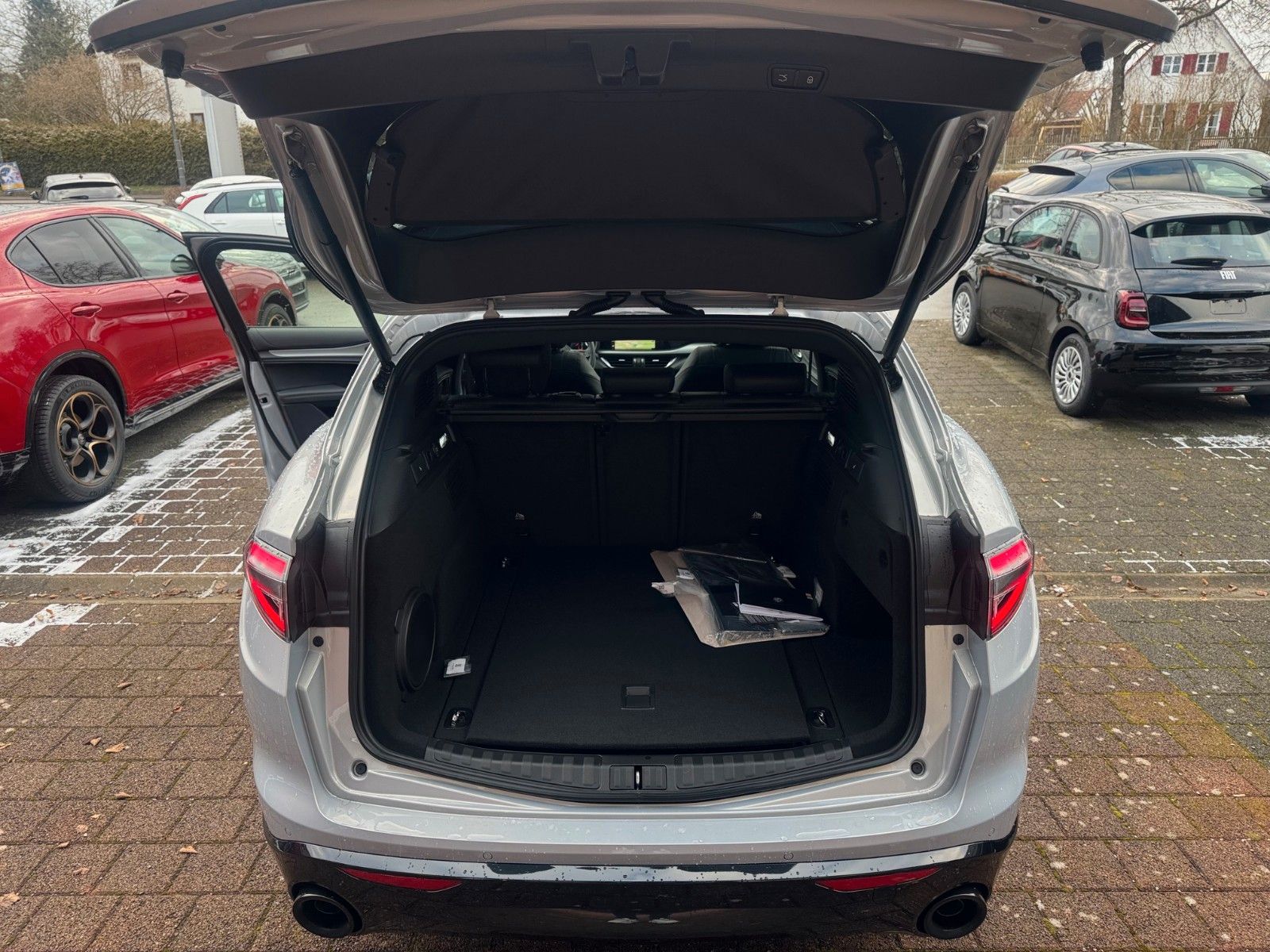 Fahrzeugabbildung Alfa Romeo Stelvio VELOCE 280PS AT8 Panorama Memory Leder