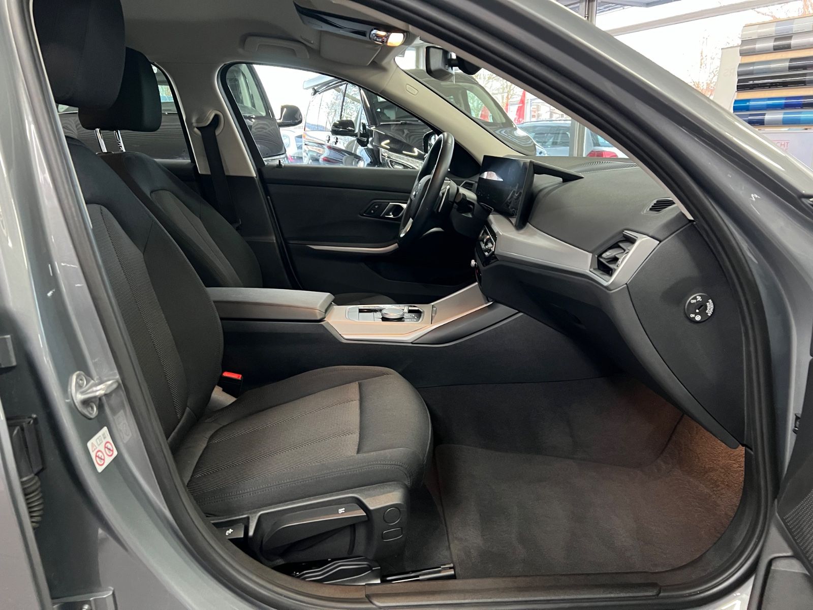 BMW 318 d Touring Driving Assistant+Facelift+Cockpit foto 15