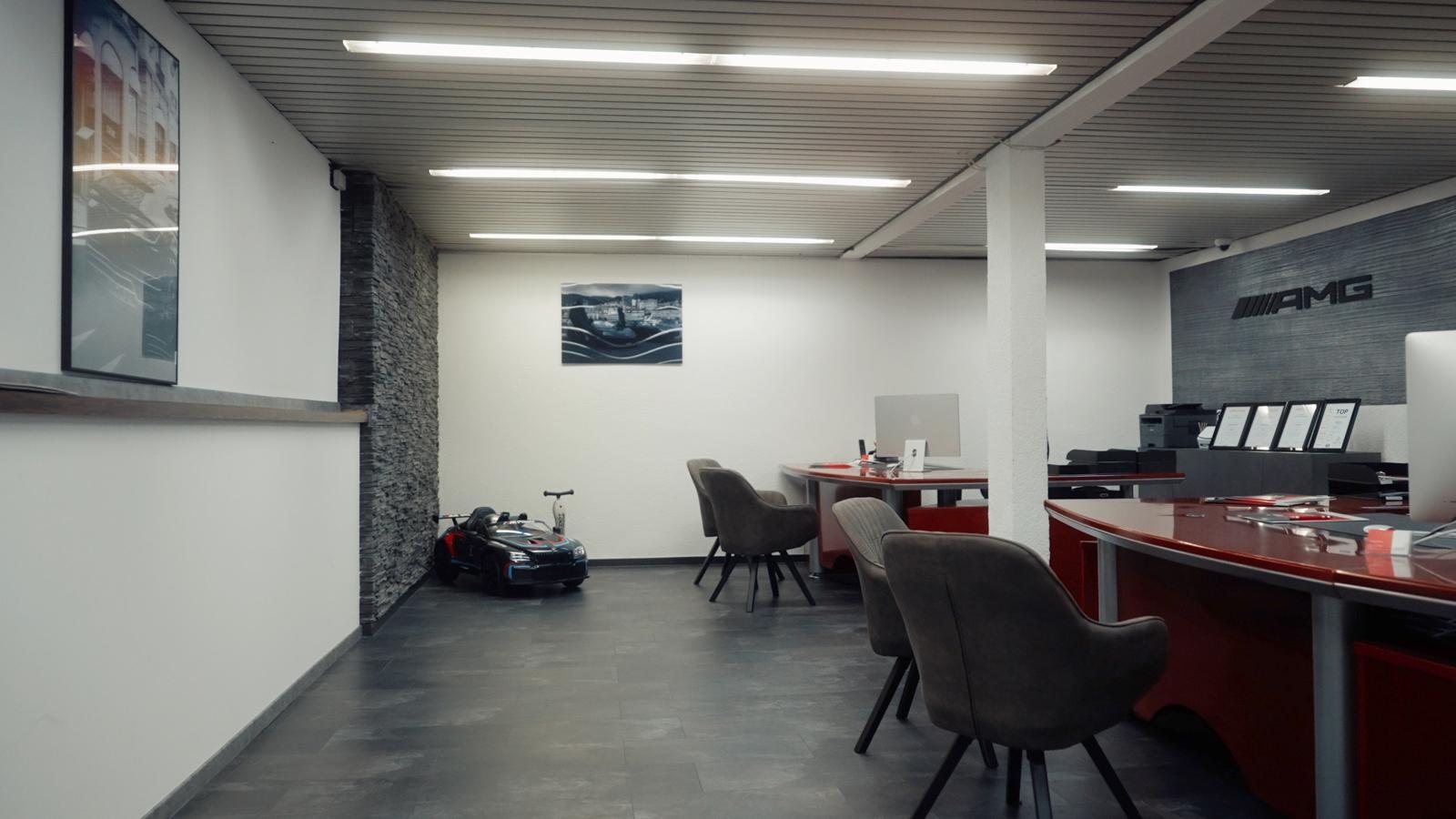 showroom-image-top