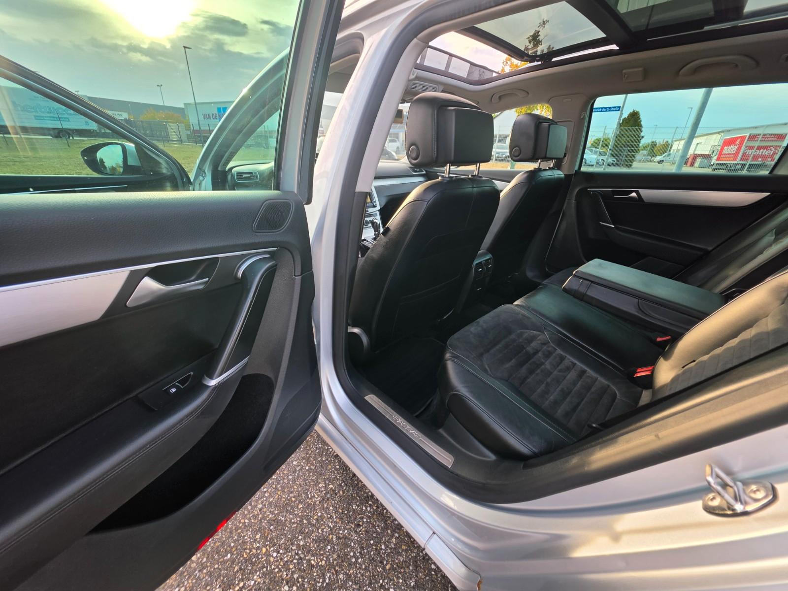 Volkswagen Passat 2012 — photo 11