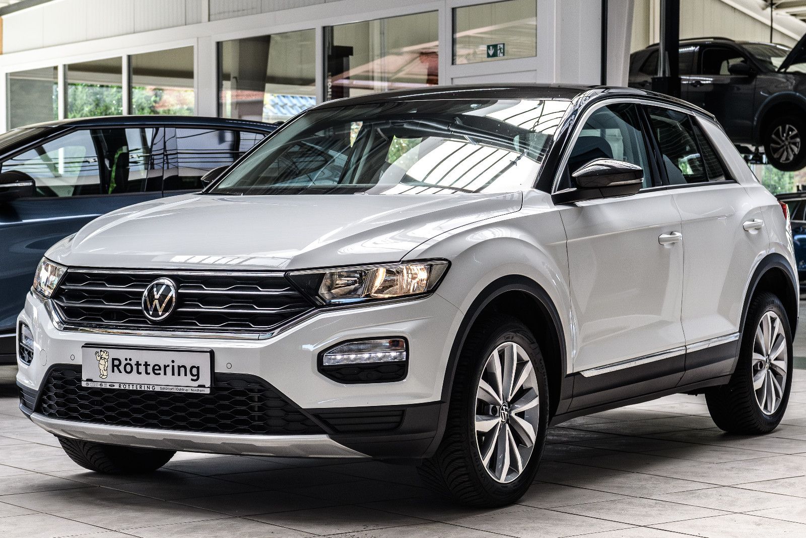 Fahrzeugabbildung Volkswagen T-Roc Style +Bicolor +Navi *GJR+SHZ+LANE ASS
