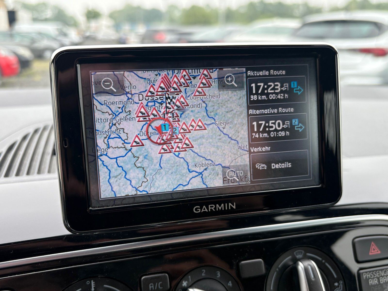Fahrzeugabbildung Volkswagen up! 1.0 club up! Navi SHZ Klima 2.HD SCHECKHEFT
