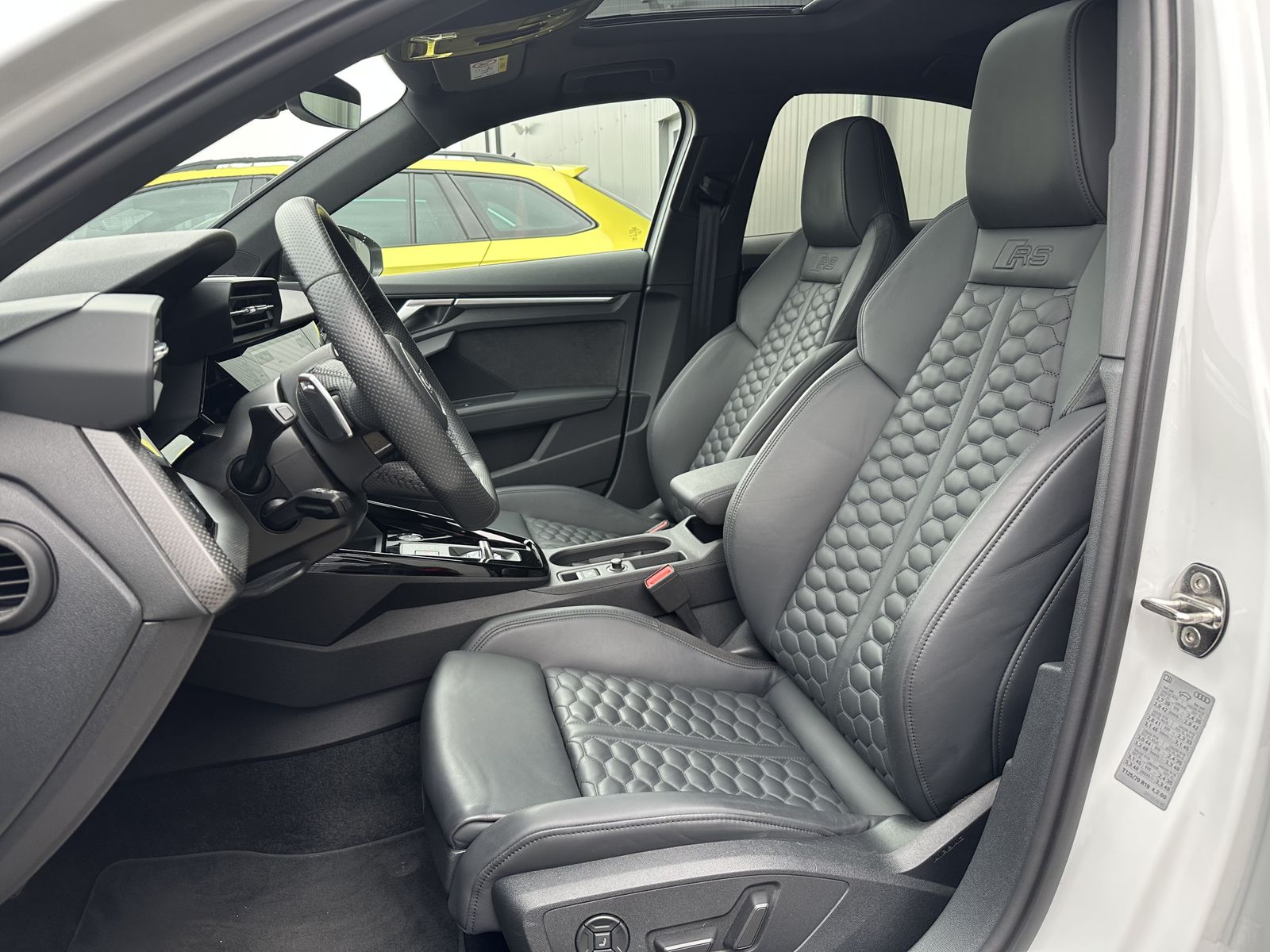 Fahrzeugabbildung Audi RS3 2.5 TFSI Qu NAV+LED+ACC+360°+PANO+B&O+HUD